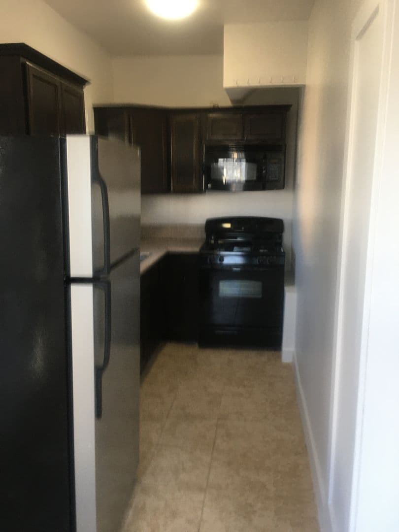 LOS ANGELES Apartment: 117 N. RENO ST
