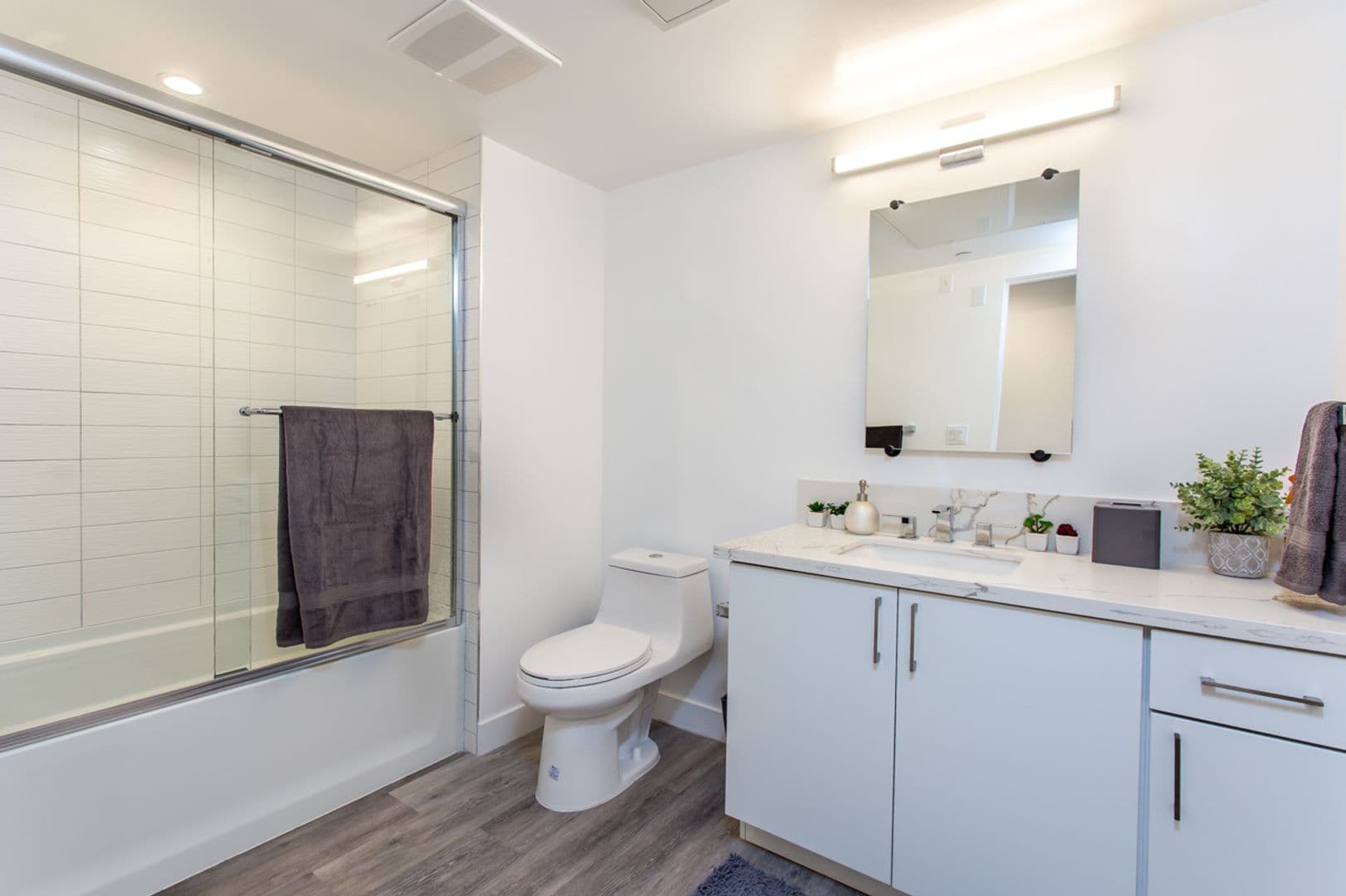 LOS ANGELES Apartment: 5012 S. SLAUSON AVENUE