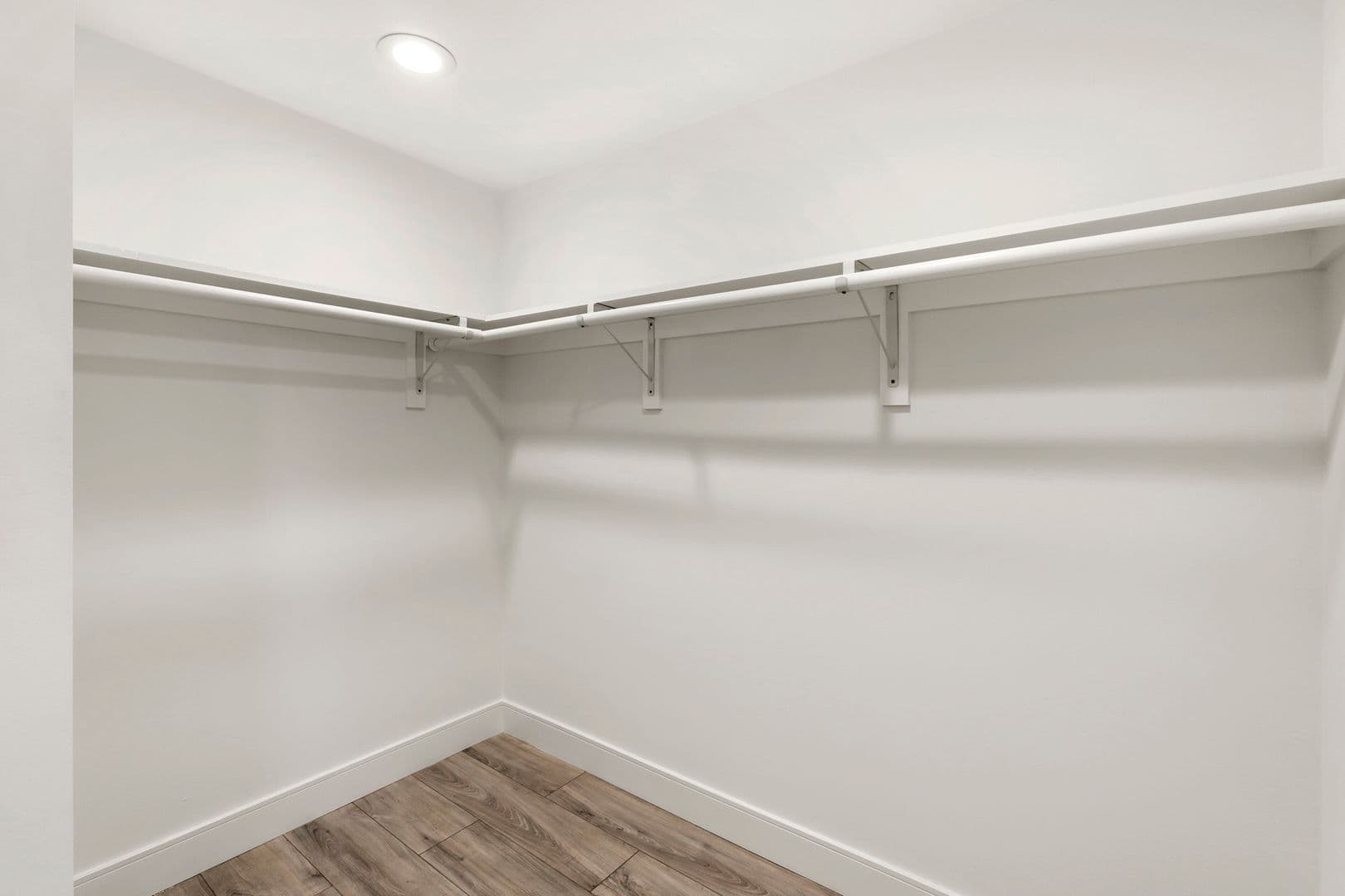 LOS ANGELES Apartment: 2414 S WEST VIEW ST