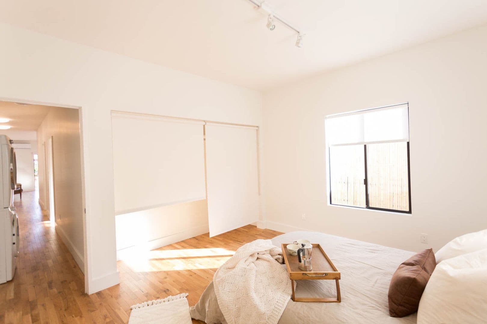 LOS ANGELES Apartment: 517 N. MADISON AVE