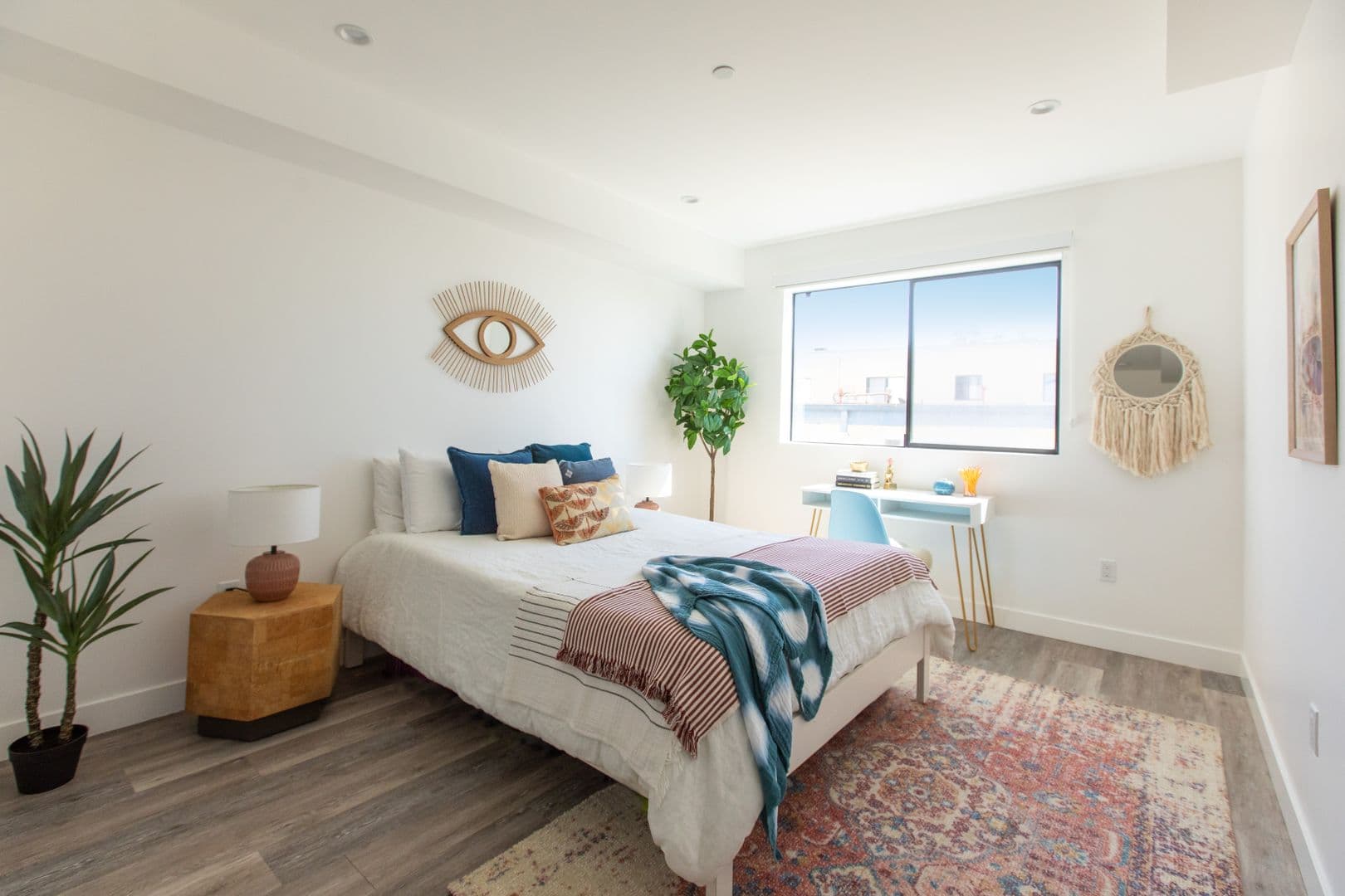 LOS ANGELES Apartment: 5012 S. SLAUSON AVENUE