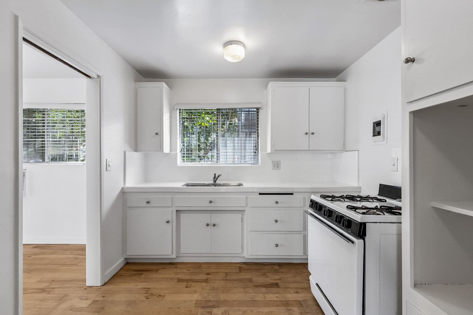 LOS ANGELES Apartment: 1314 MALTMAN AVE