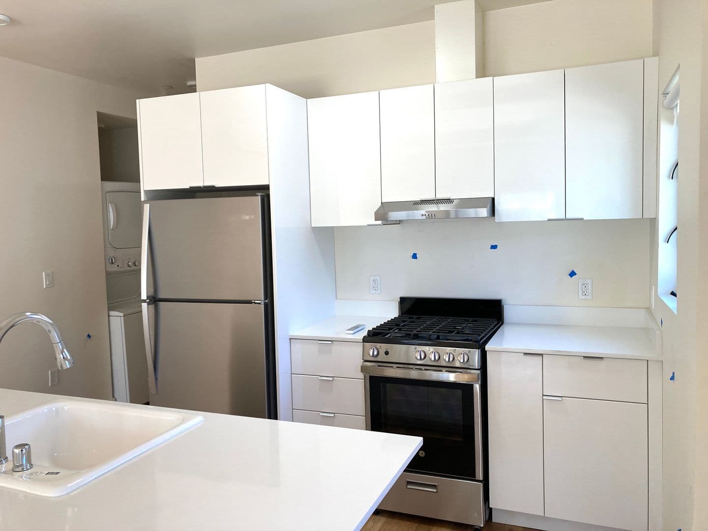 LOS ANGELES Apartment: 1033 N CORONADO ST.