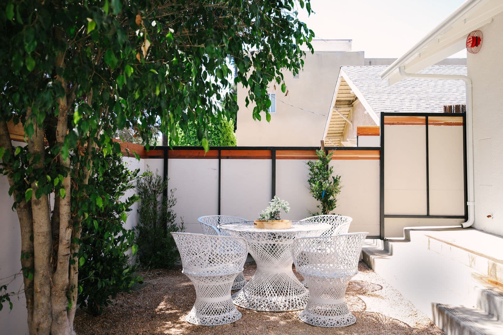 LOS ANGELES Apartment: 1033 N CORONADO ST.