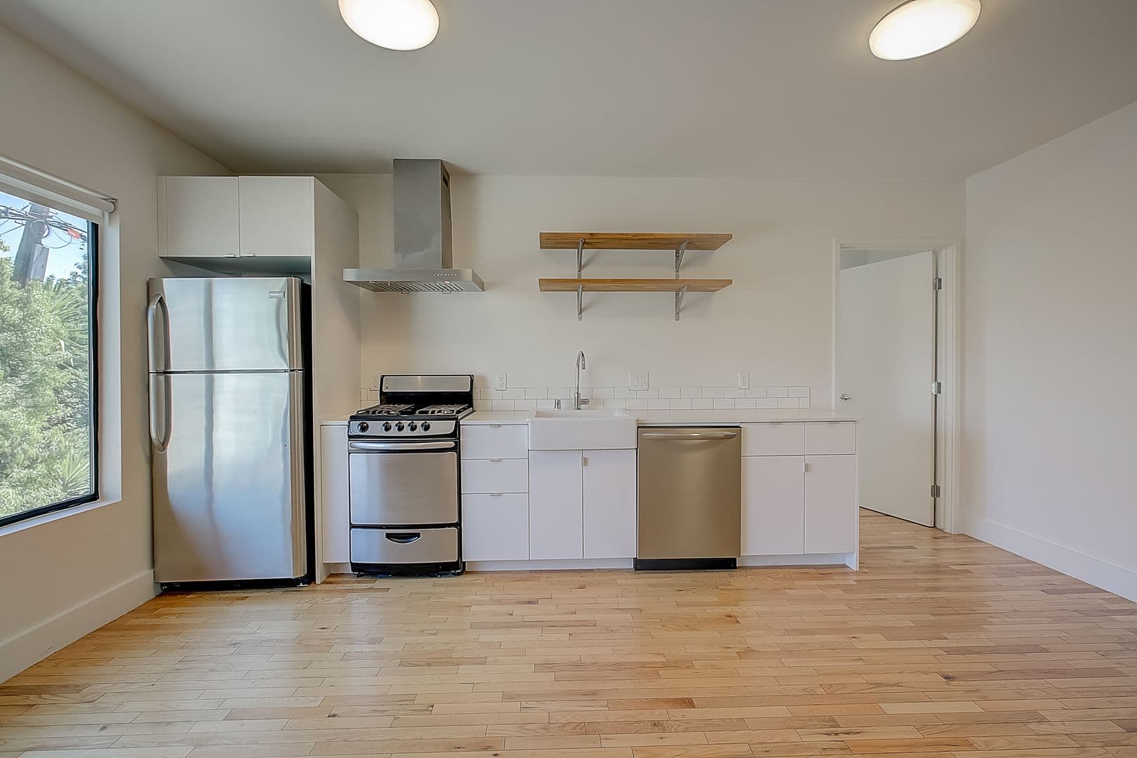 LOS ANGELES Apartment: 306 N. BONNIE BRAE ST.