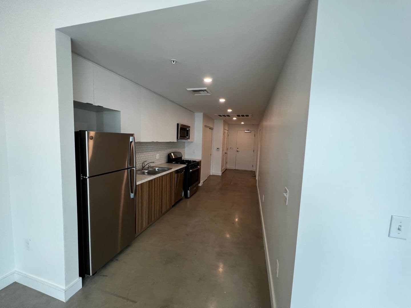 LOS ANGELES Apartment: 152 N RAMPART