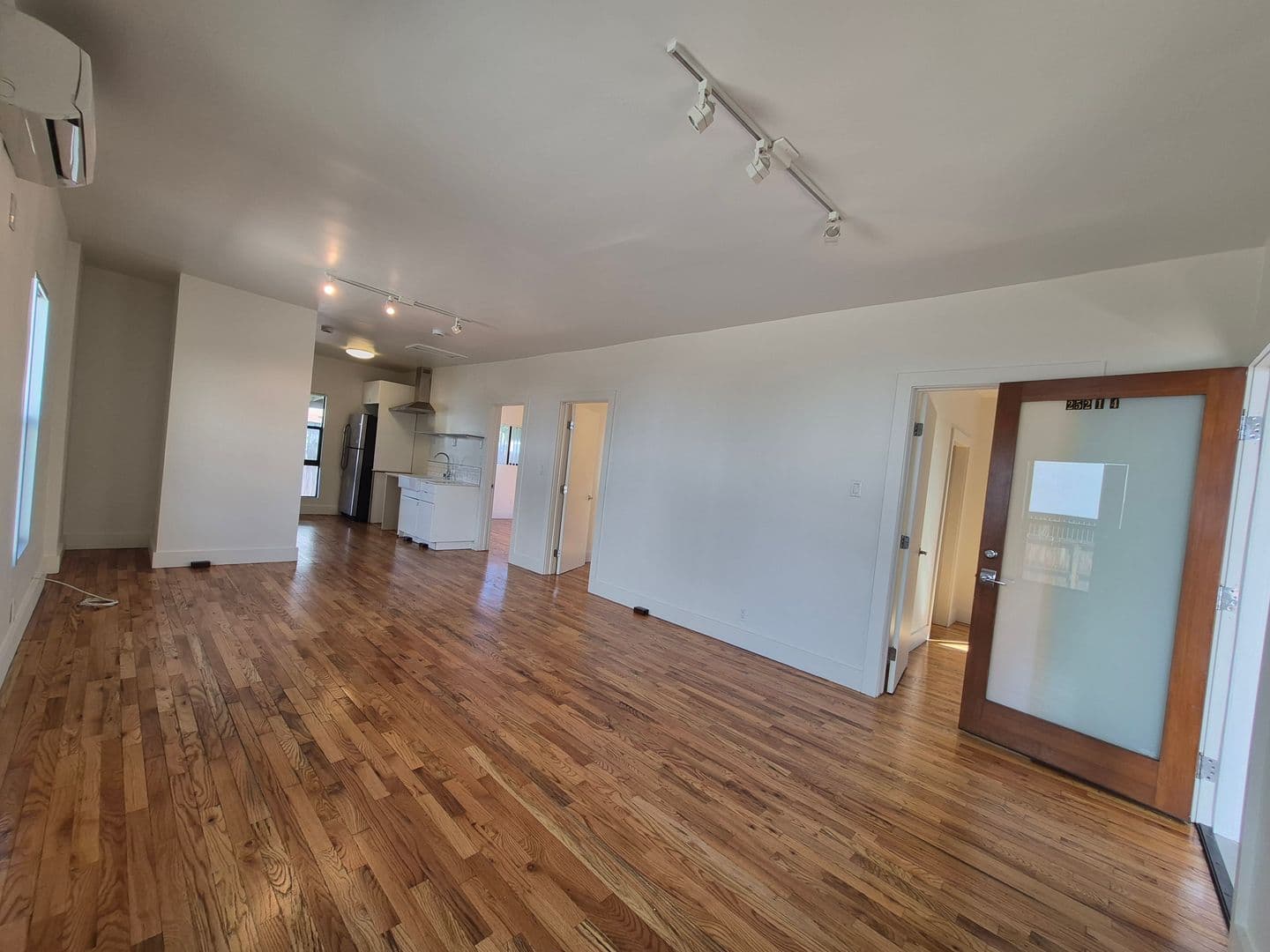 LOS ANGELES Apartment: 252 SOUTH AVENUE 18