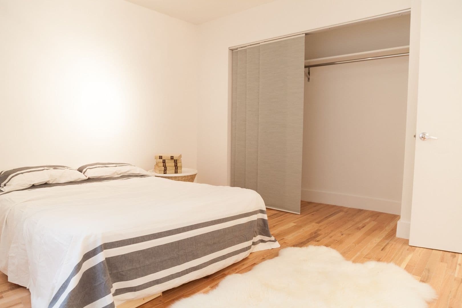 LOS ANGELES Apartment: 832 N. BEAUDRY AVE.