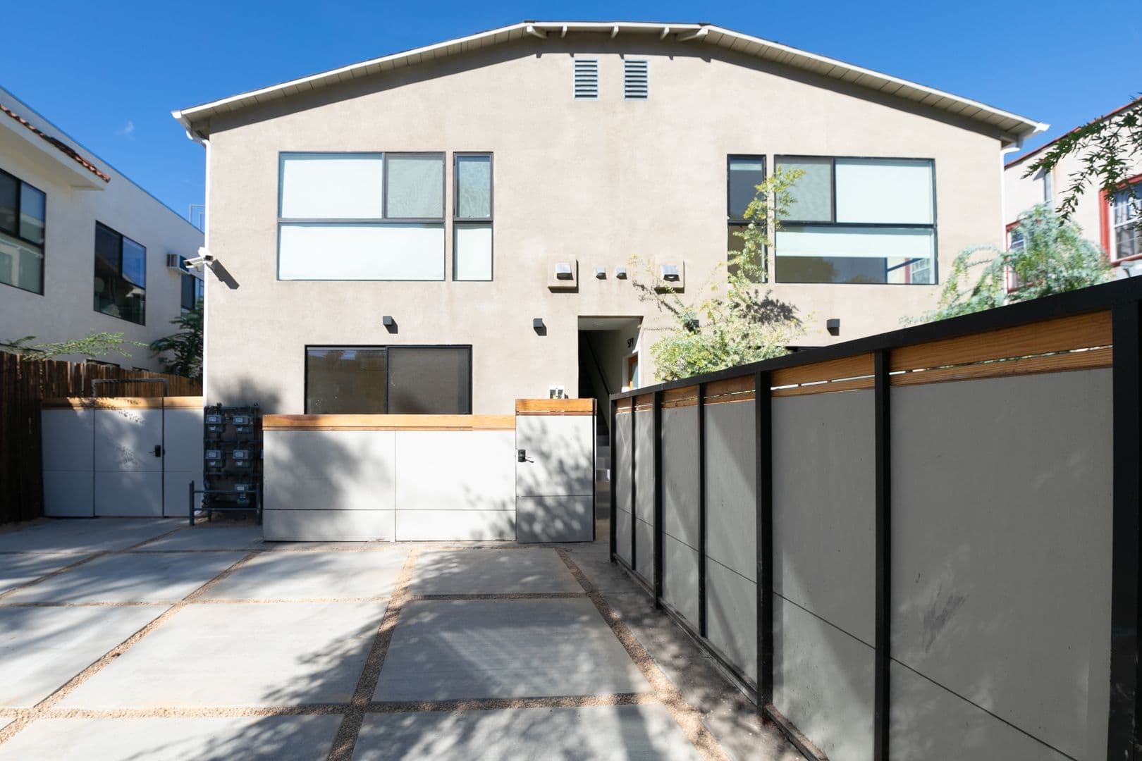 LOS ANGELES Apartment: 513 N HELIOTROPE DR