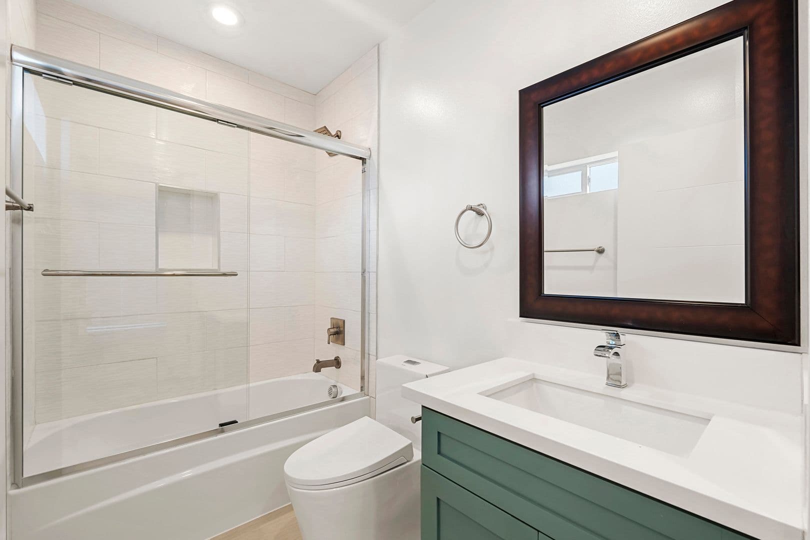 LOS ANGELES Apartment: 2414 S WEST VIEW ST