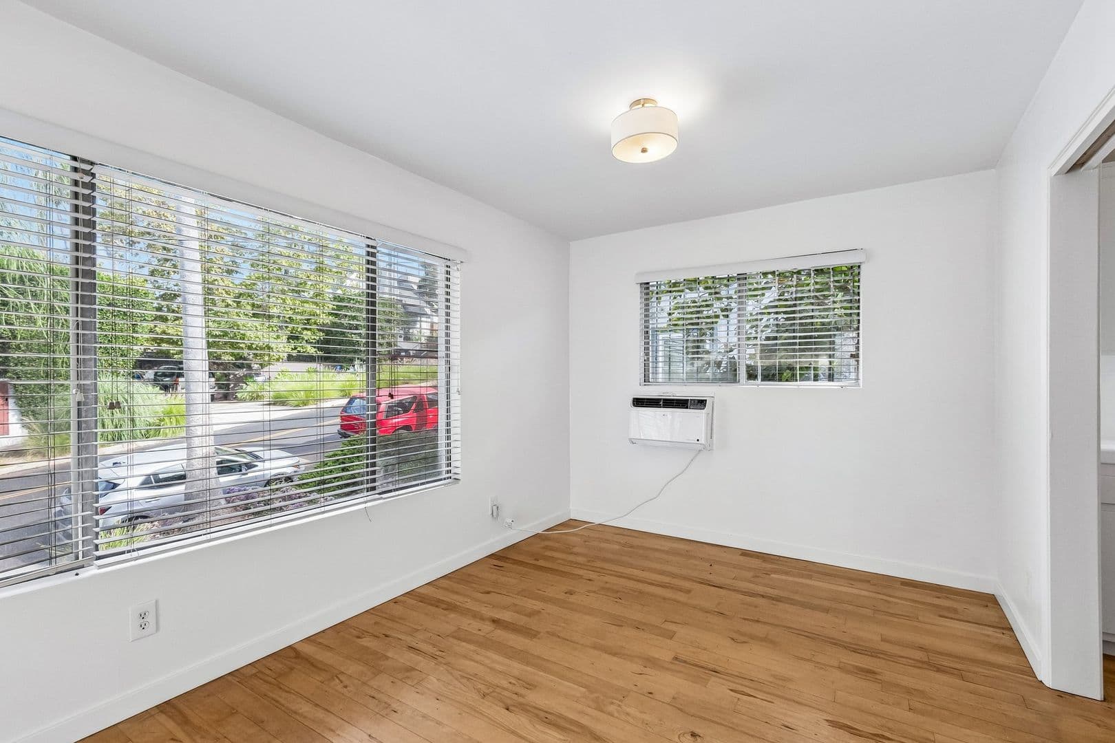 LOS ANGELES Apartment: 1314 MALTMAN AVE