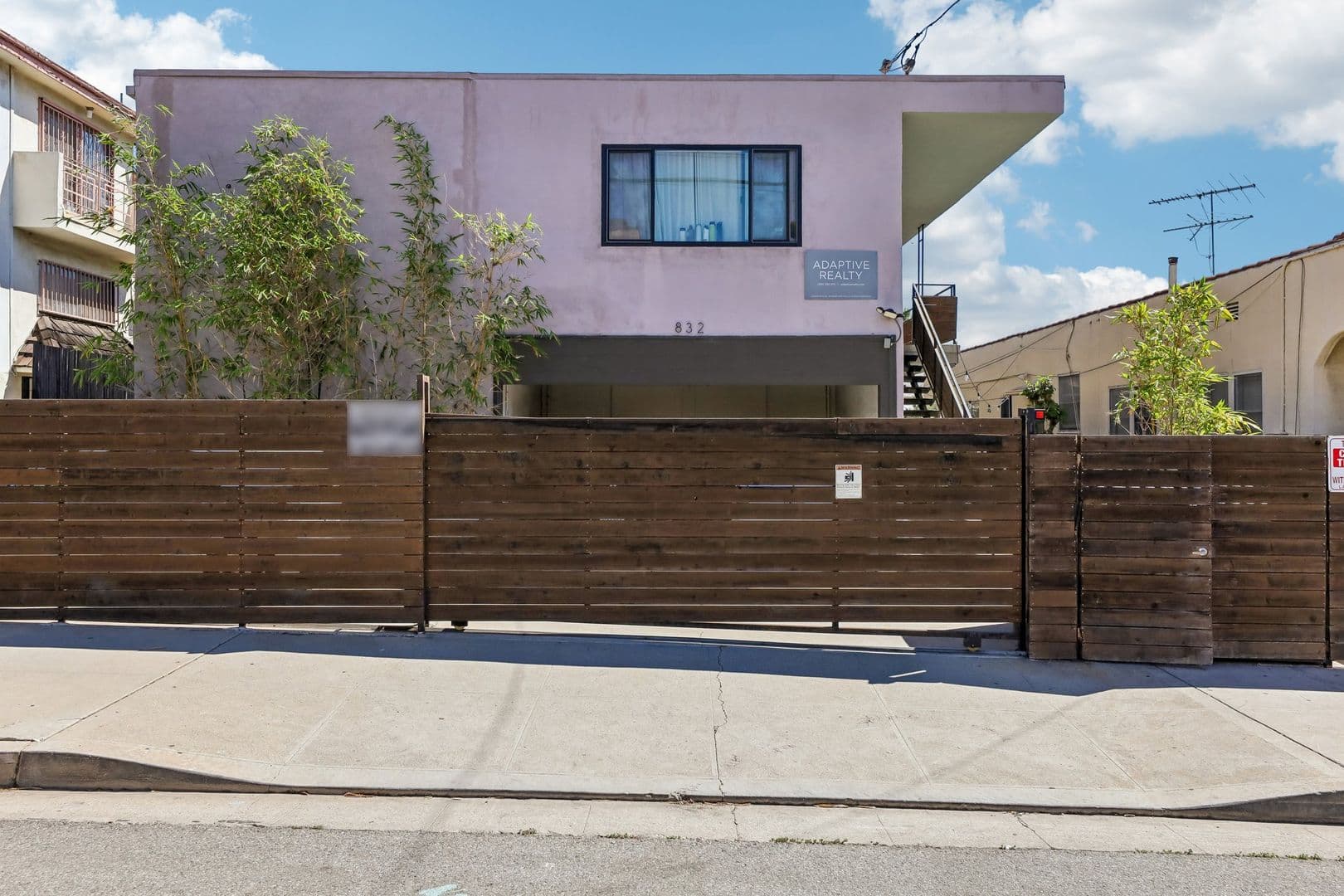 LOS ANGELES Apartment: 832 N. BEAUDRY AVE.