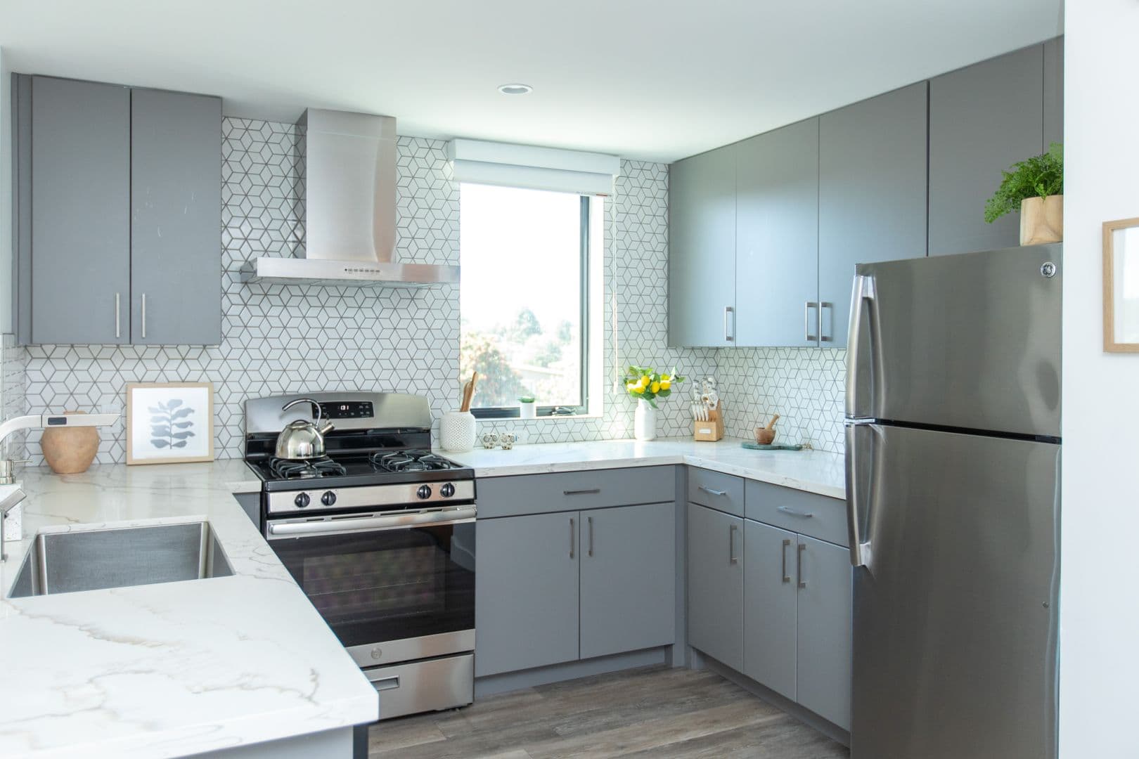 LOS ANGELES Apartment: 5012 S. SLAUSON AVENUE
