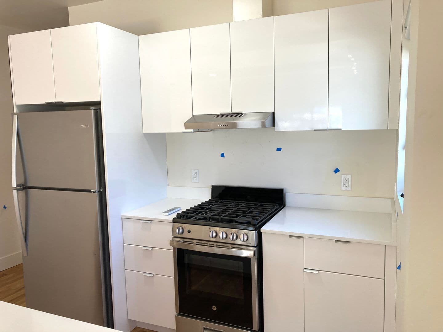 LOS ANGELES Apartment: 1033 N CORONADO ST.