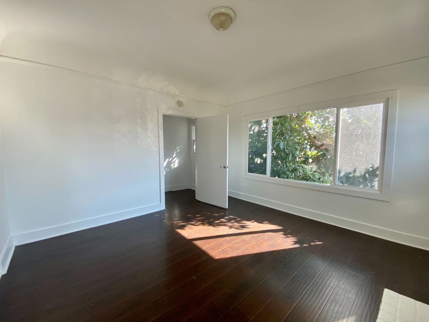 LOS ANGELES Apartment: 4605 PICKFORD ST.