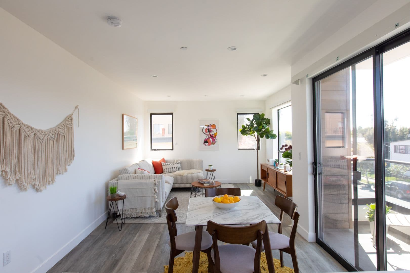 LOS ANGELES Apartment: 5012 S. SLAUSON AVENUE