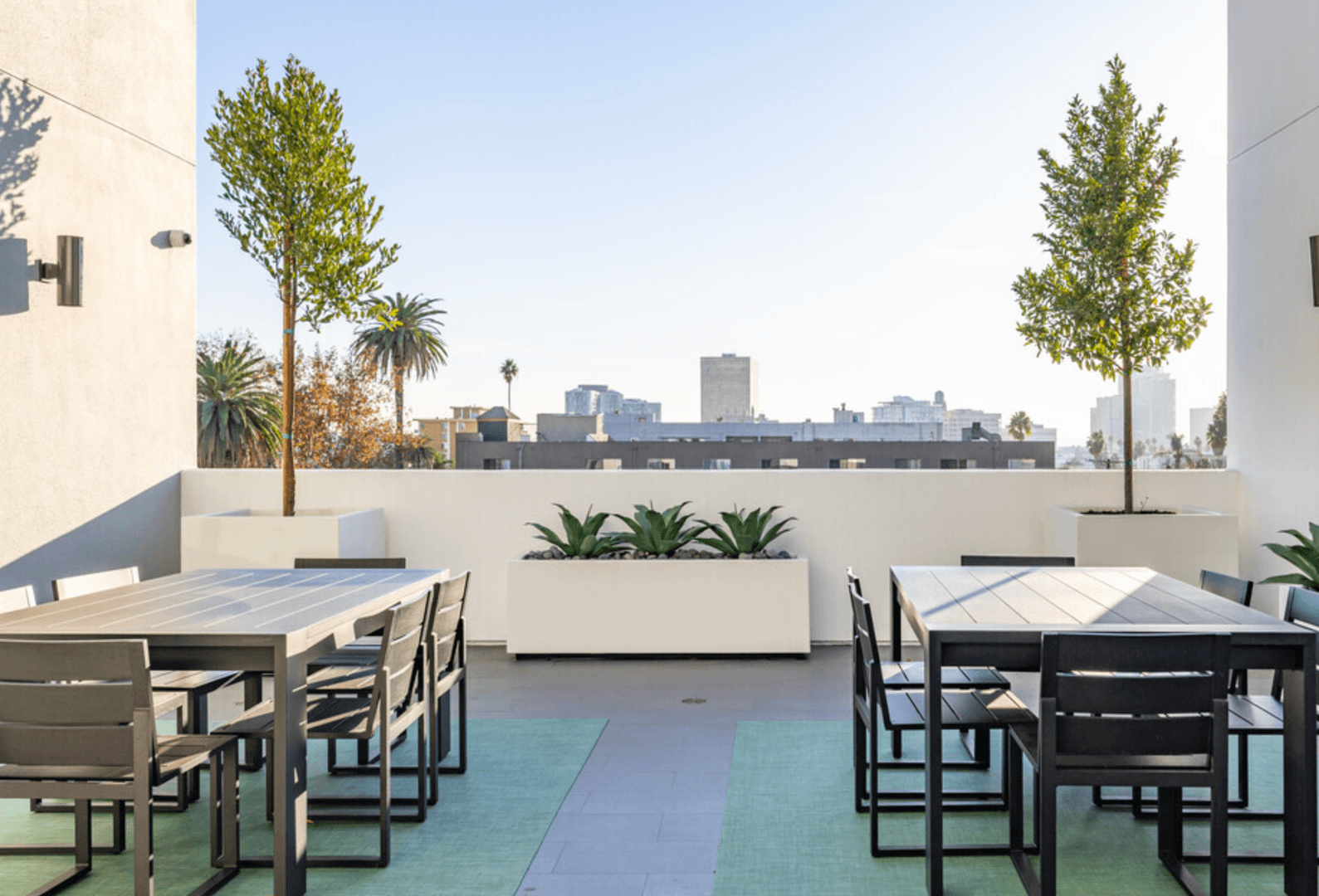 LOS ANGELES Apartment: 139 S. OCCIDENTAL BLVD