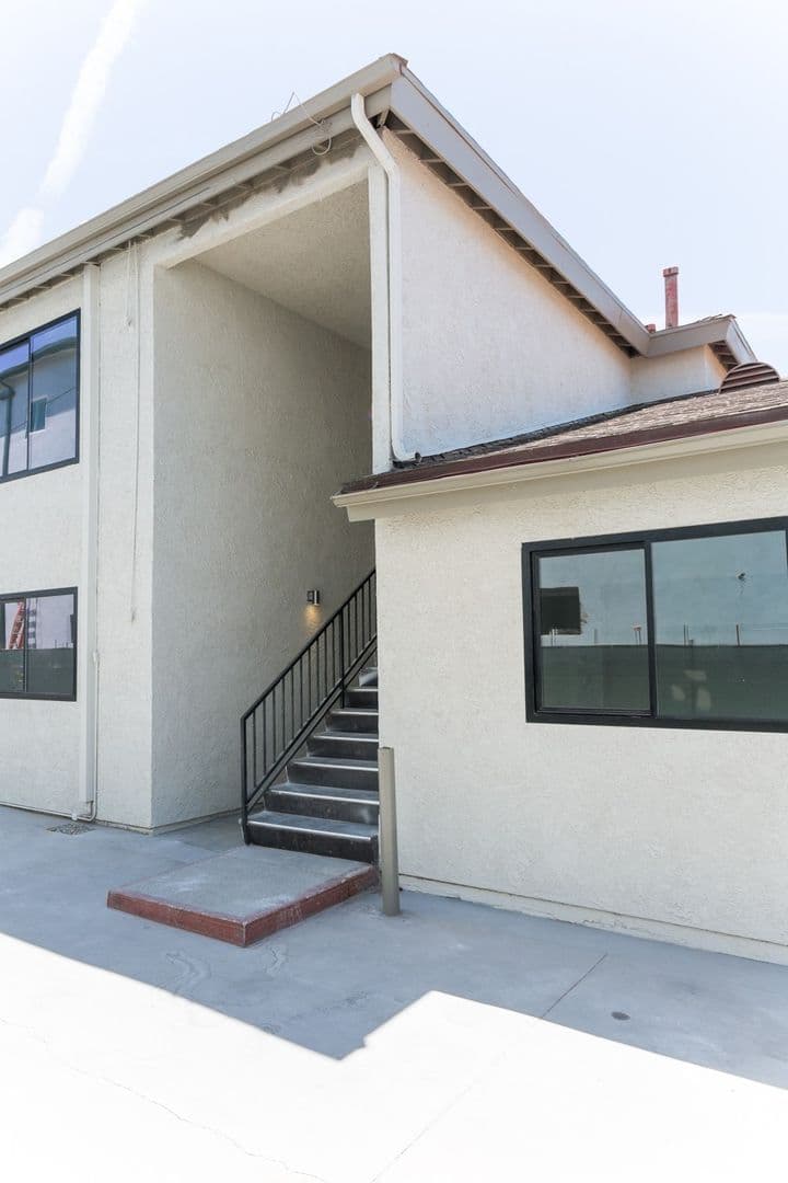 LOS ANGELES Apartment: 252 SOUTH AVENUE 18