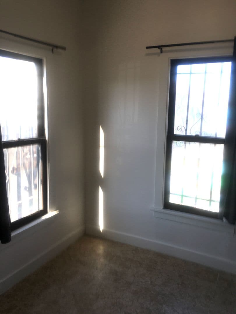 LOS ANGELES Apartment: 117 N. RENO ST