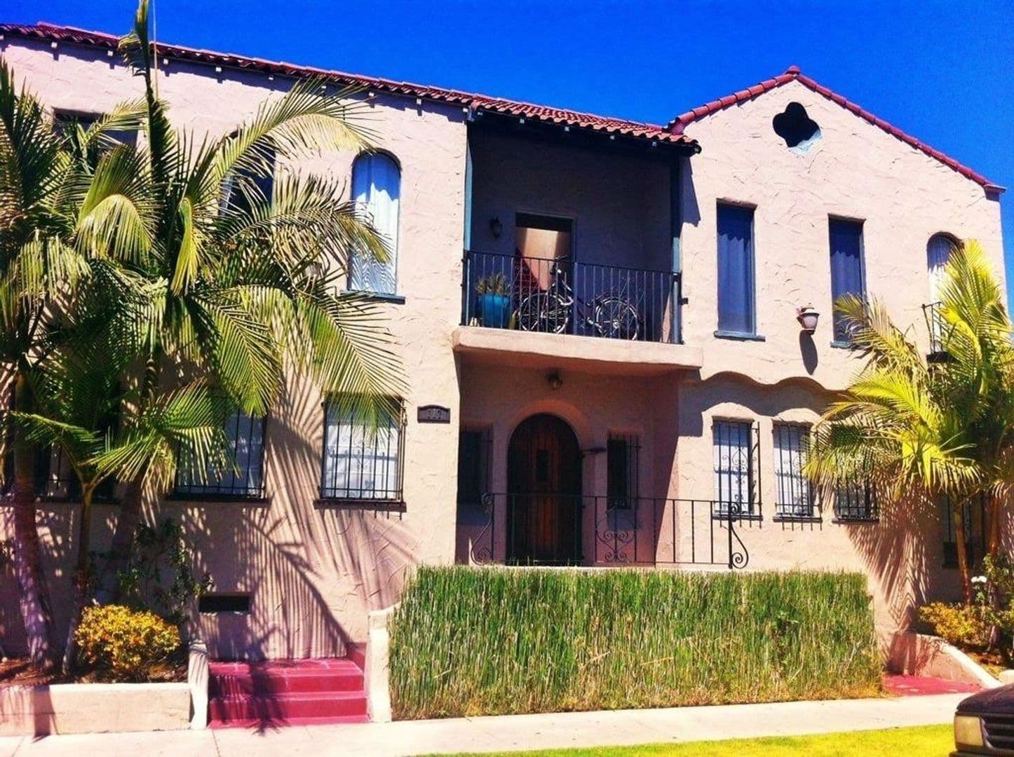 LOS ANGELES Apartment: 117 N. RENO ST
