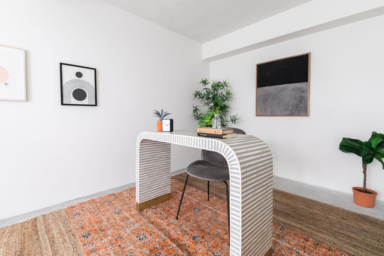 LOS ANGELES Apartment: 121 N BERENDO ST