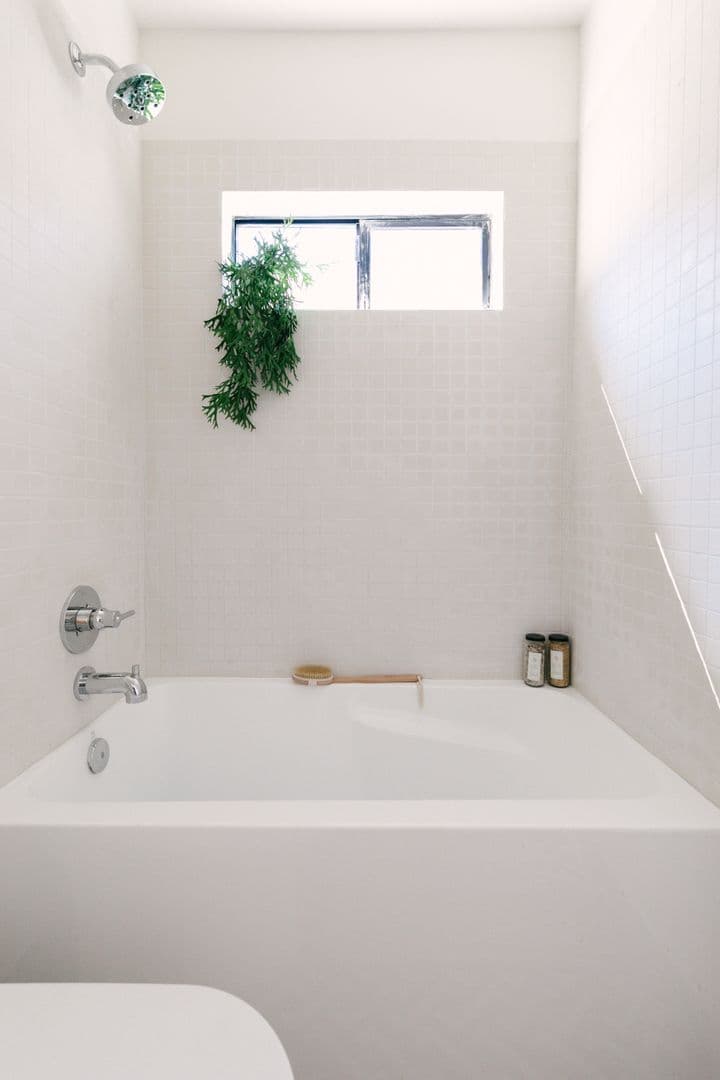 LOS ANGELES Apartment: 513 N HELIOTROPE DR