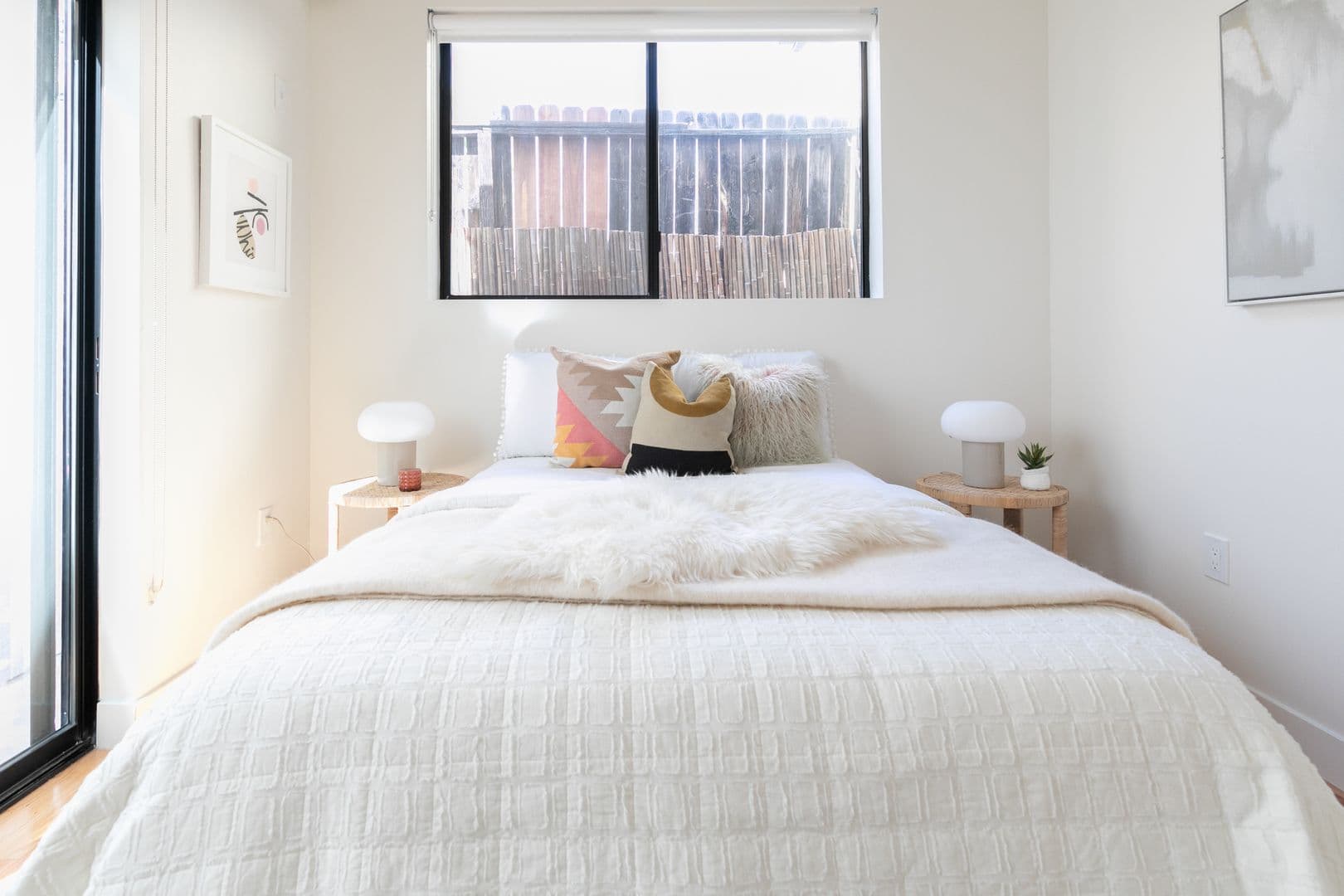 LOS ANGELES Apartment: 121 N BERENDO ST