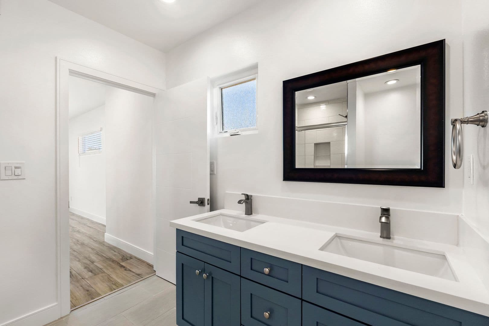 LOS ANGELES Apartment: 2414 S WEST VIEW ST