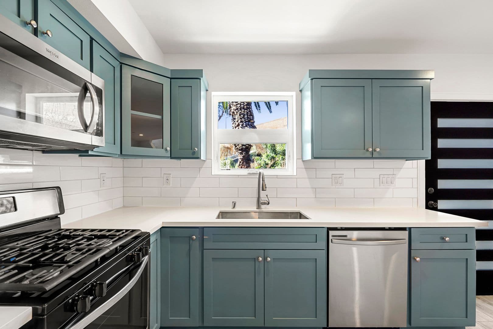 LOS ANGELES Apartment: 2414 S WEST VIEW ST