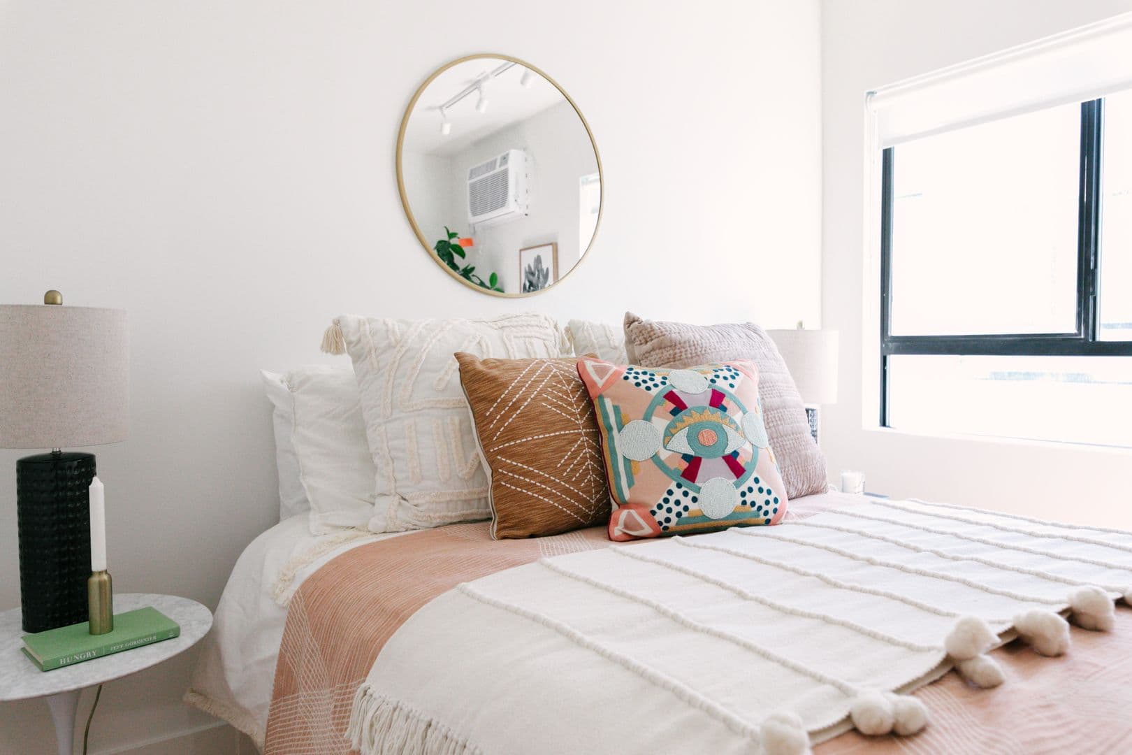 LOS ANGELES Apartment: 513 N HELIOTROPE DR
