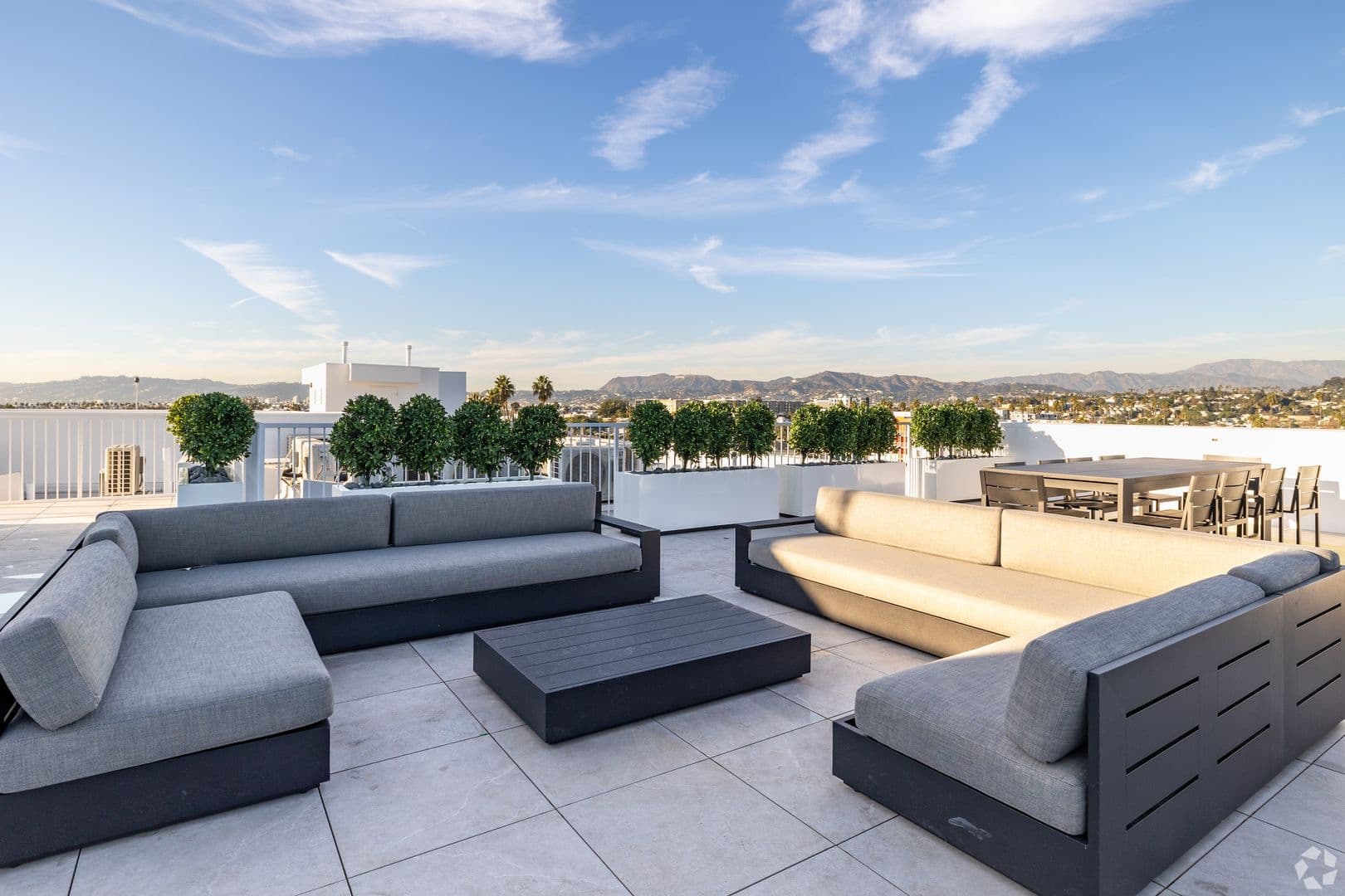 LOS ANGELES Apartment: 139 S. OCCIDENTAL BLVD