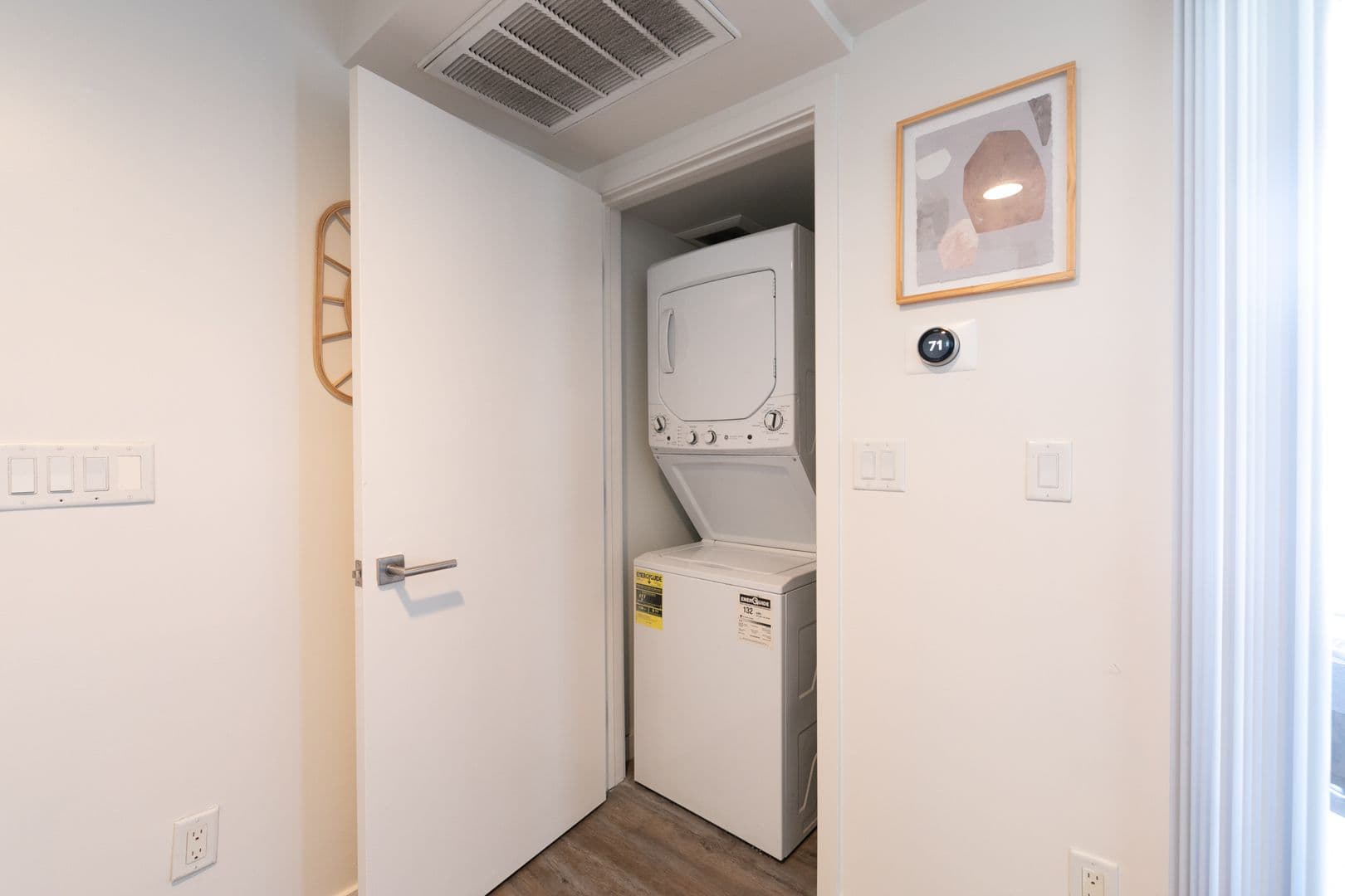 LOS ANGELES Apartment: 753 LILLIAN WAY