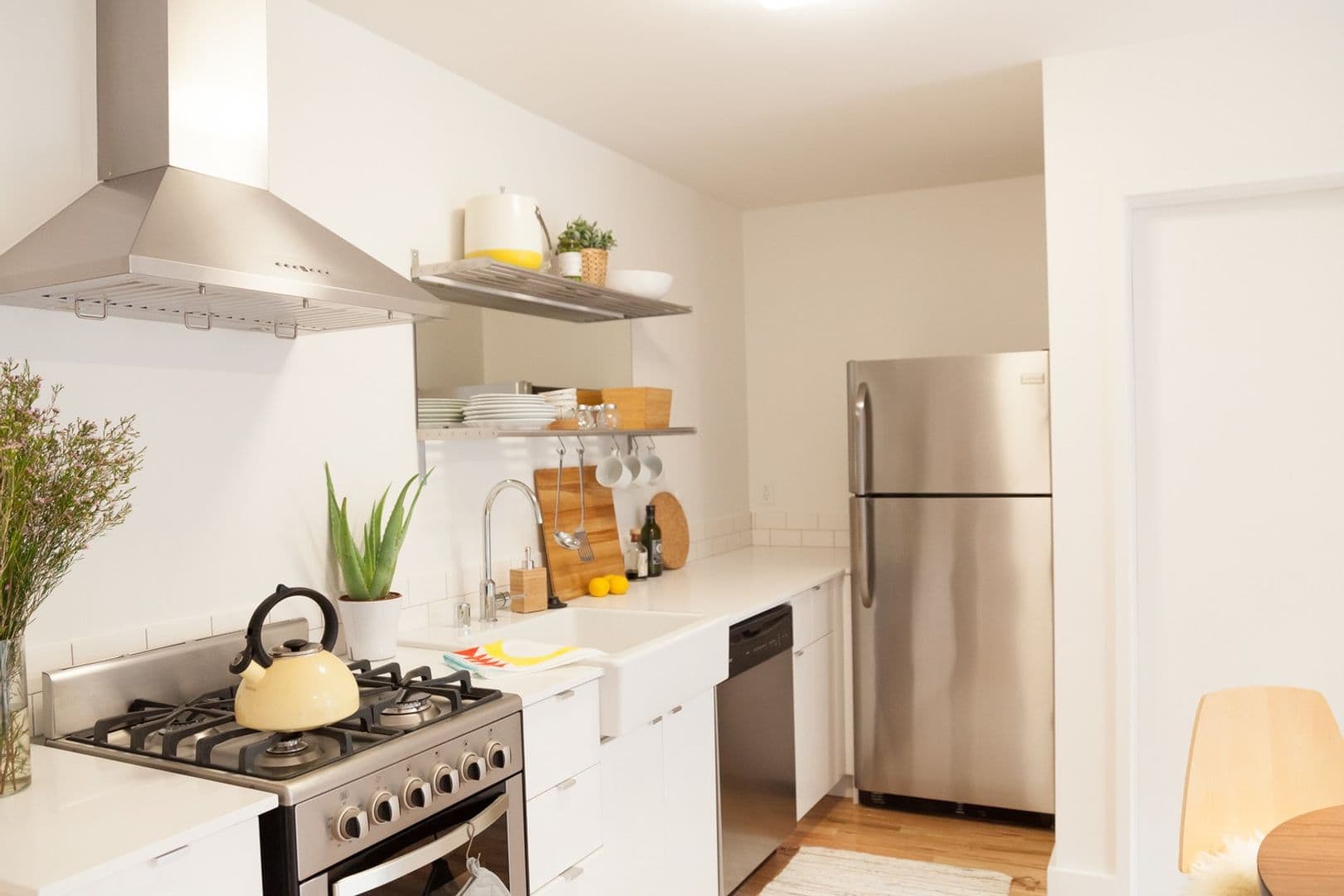 LOS ANGELES Apartment: 832 N. BEAUDRY AVE.
