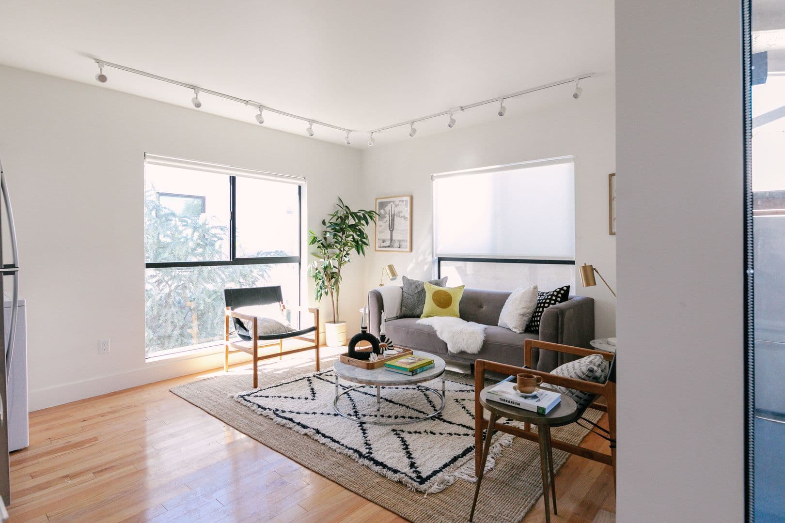 LOS ANGELES Apartment: 513 N HELIOTROPE DR