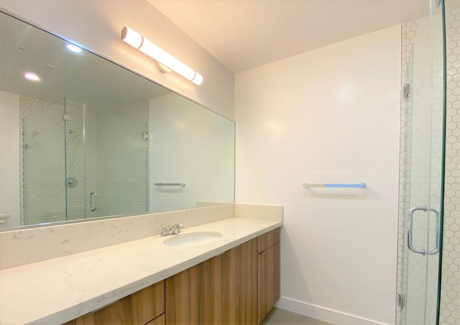 LOS ANGELES Apartment: 152 N RAMPART
