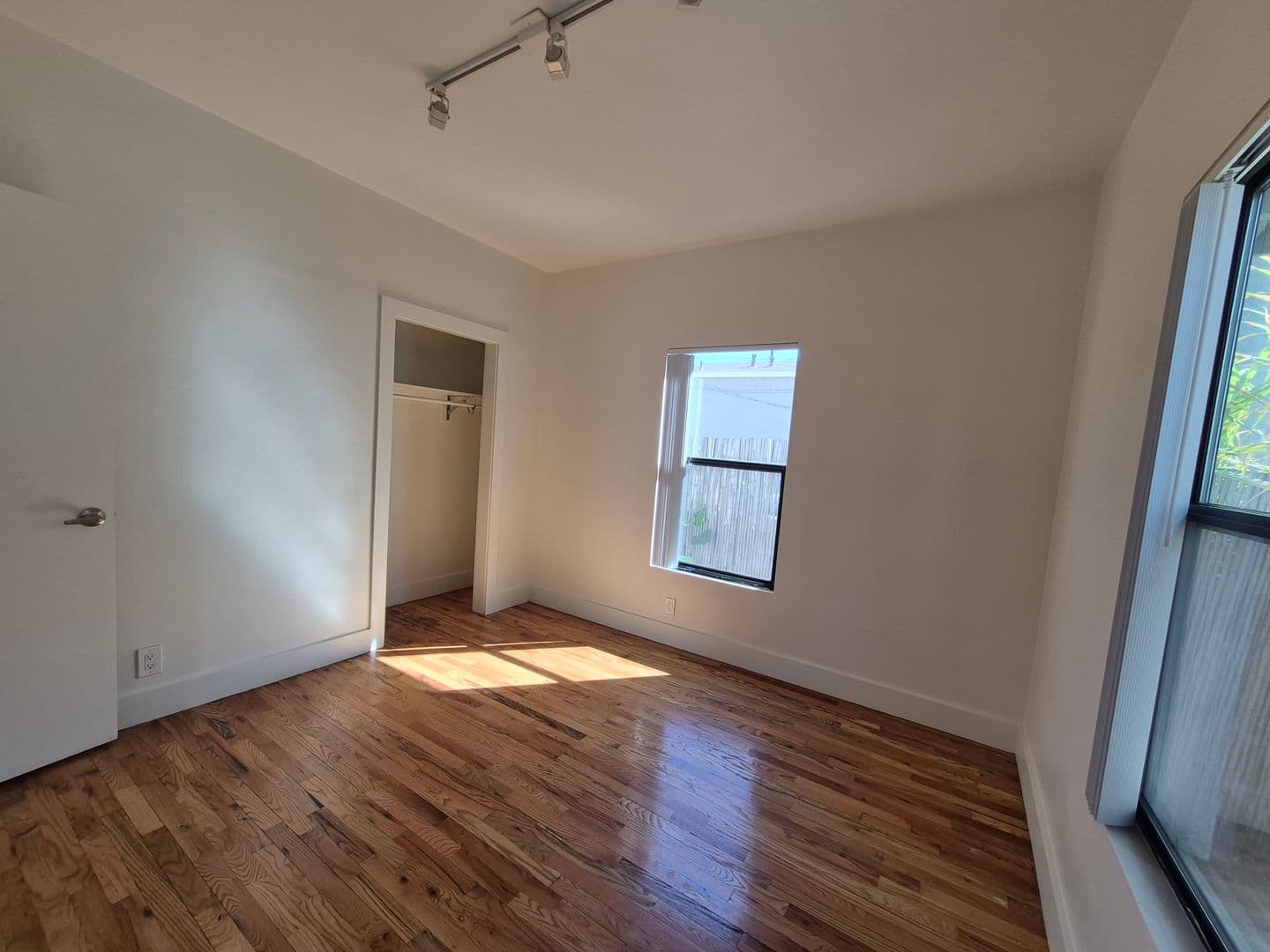 LOS ANGELES Apartment: 252 SOUTH AVENUE 18