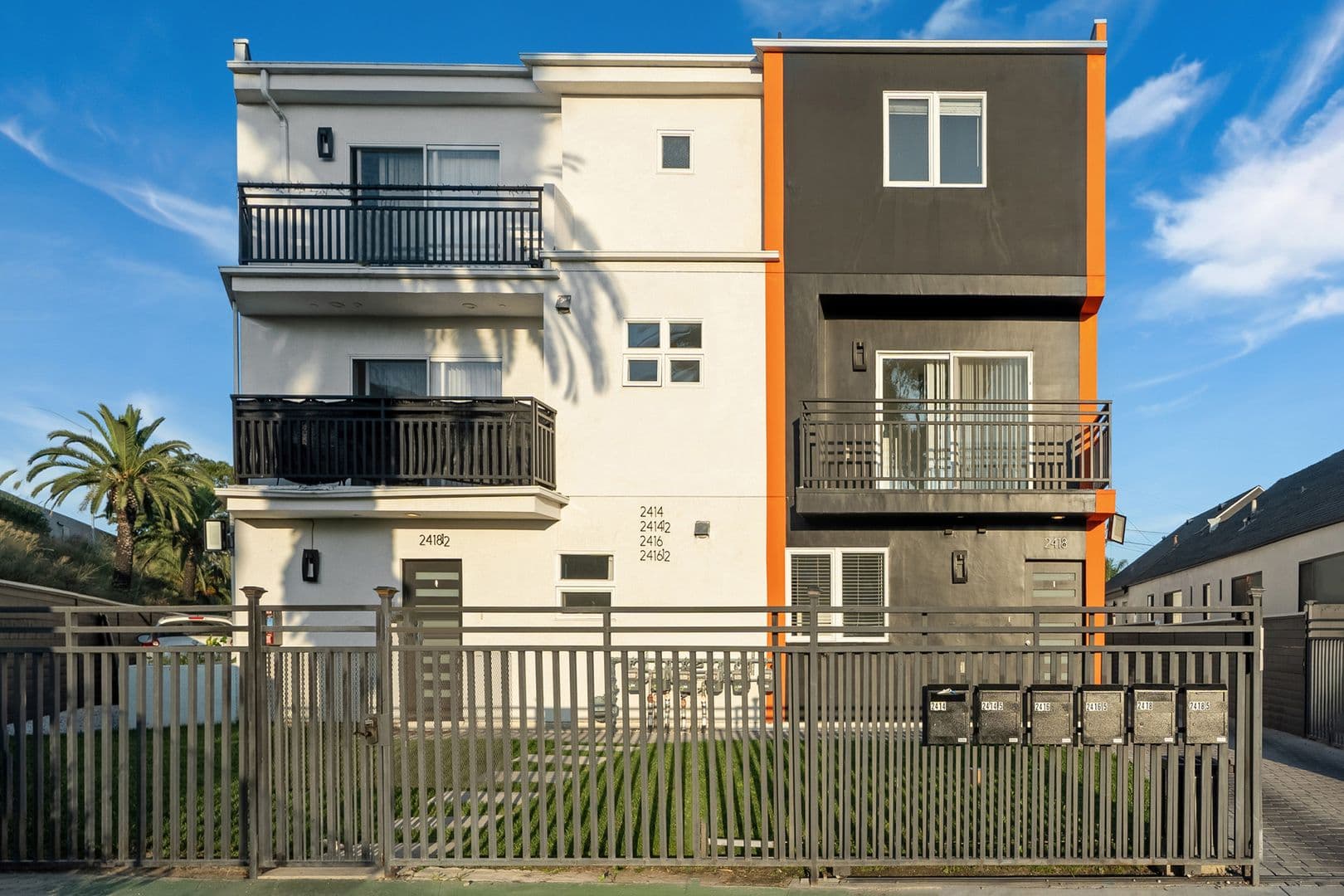 LOS ANGELES Apartment: 2414 S WEST VIEW ST