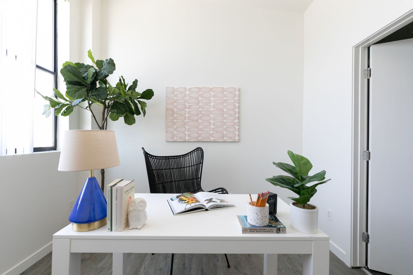 LOS ANGELES Apartment: 753 LILLIAN WAY