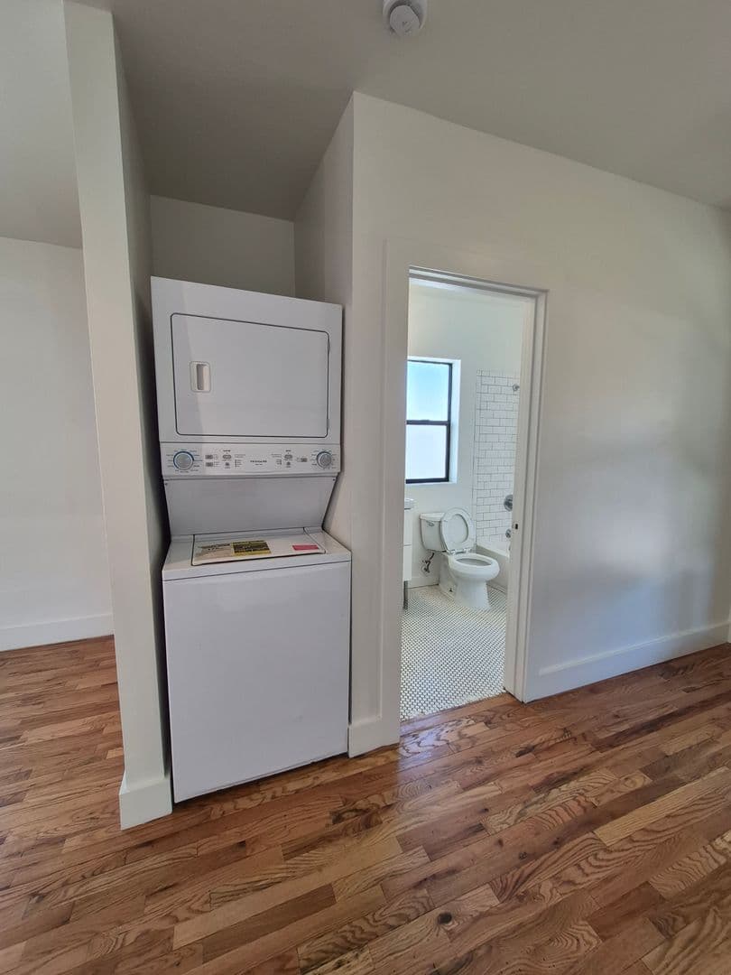 LOS ANGELES Apartment: 252 SOUTH AVENUE 18