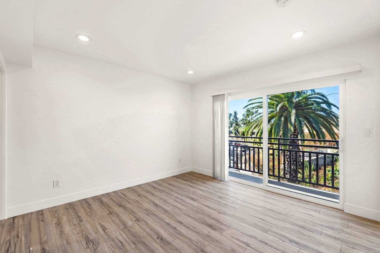 LOS ANGELES Apartment: 2414 S WEST VIEW ST