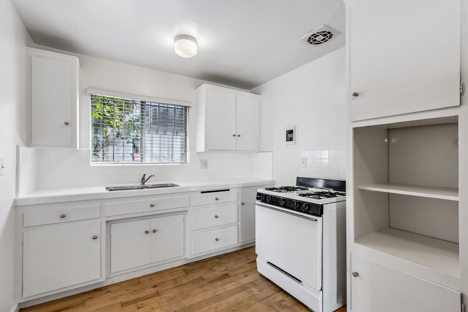 LOS ANGELES Apartment: 1314 MALTMAN AVE
