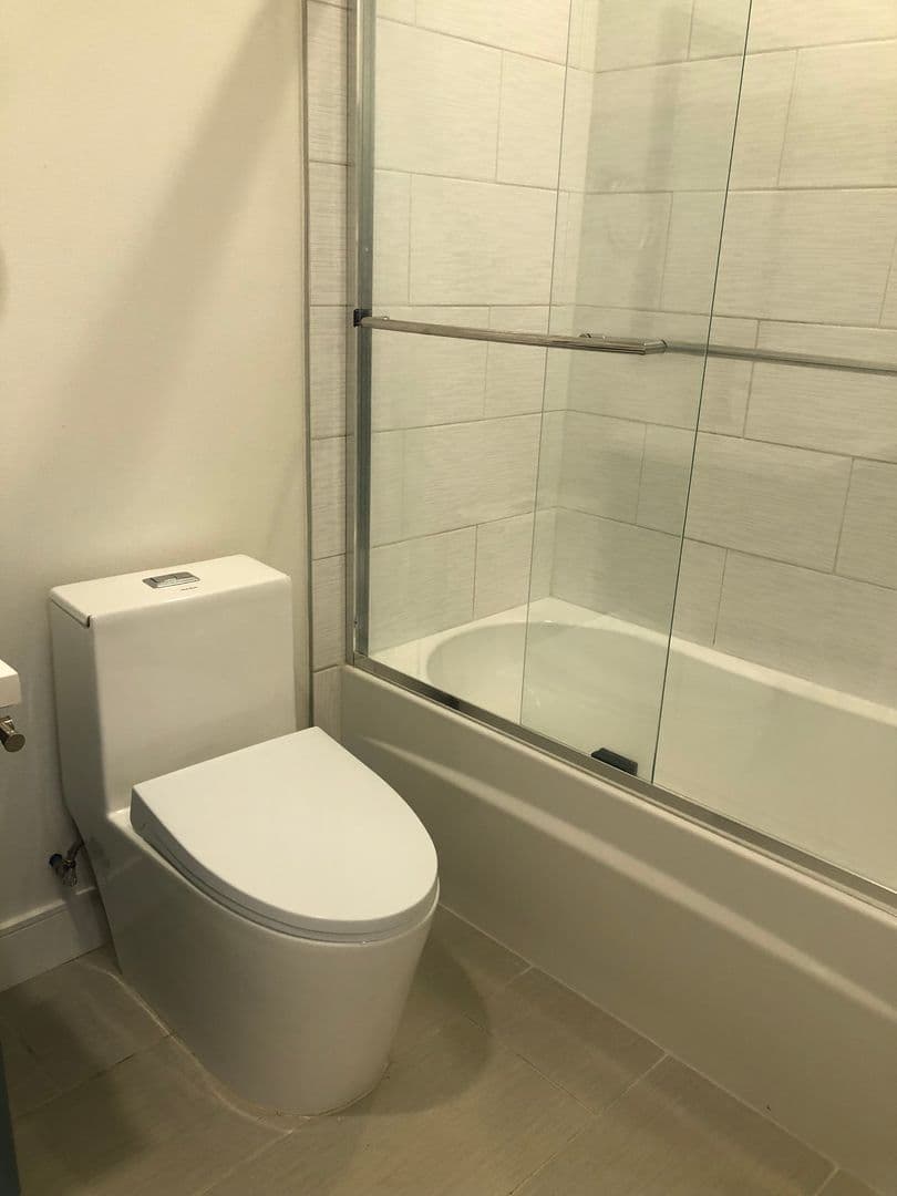 LOS ANGELES Apartment: 2414 S WEST VIEW ST