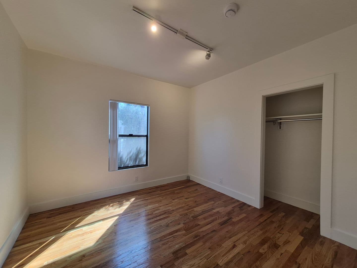 LOS ANGELES Apartment: 252 SOUTH AVENUE 18