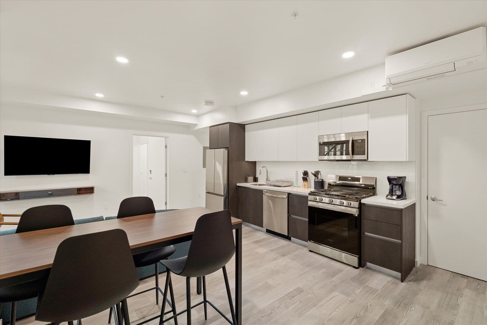 WESTCHESTER Apartment: 8833 READING AVE