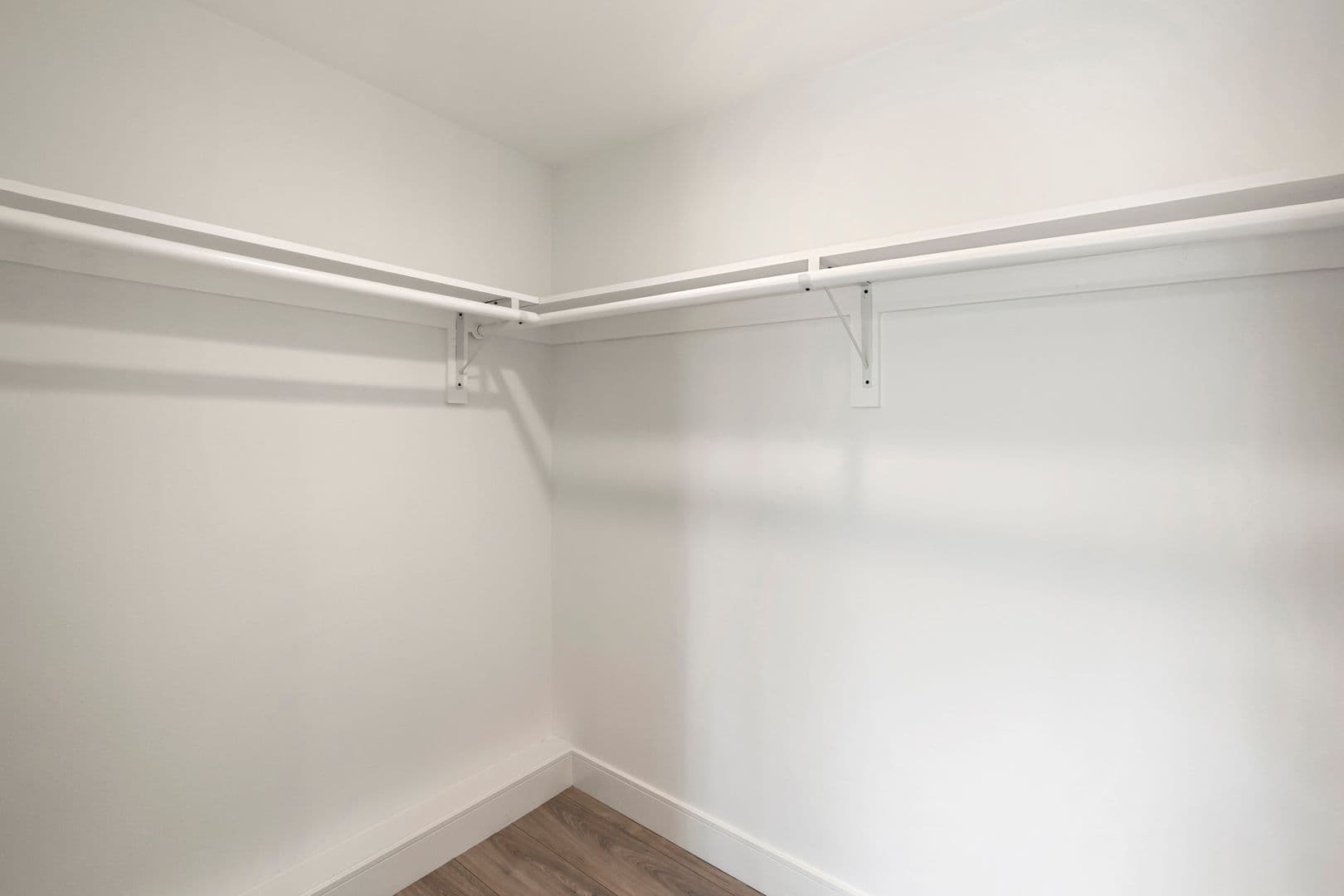 LOS ANGELES Apartment: 2414 S WEST VIEW ST