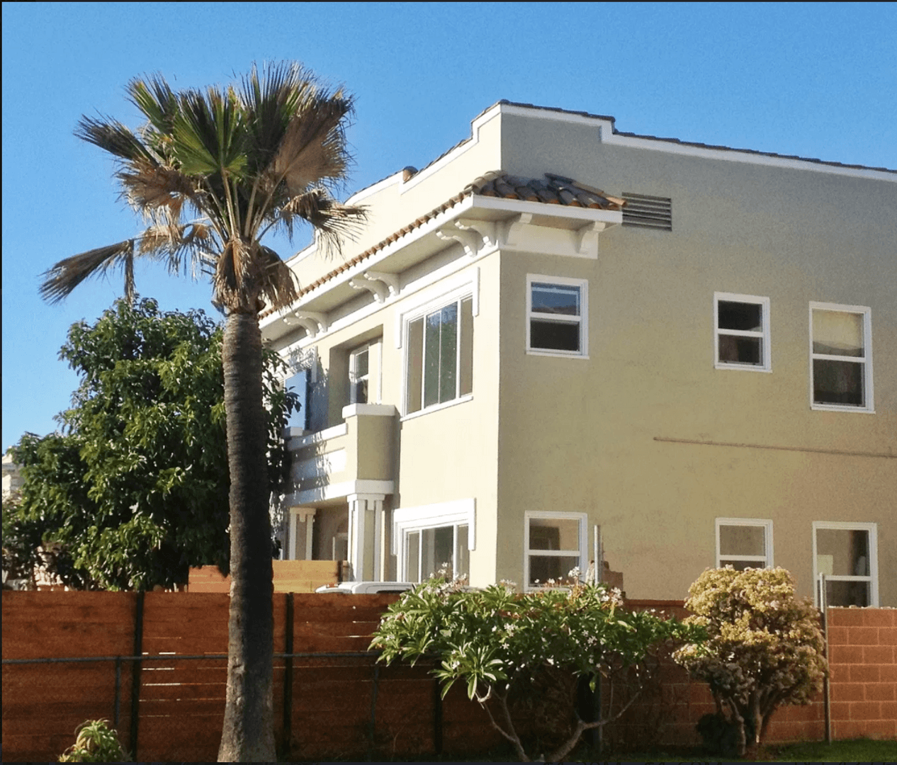 LOS ANGELES Apartment: 4605 PICKFORD ST.