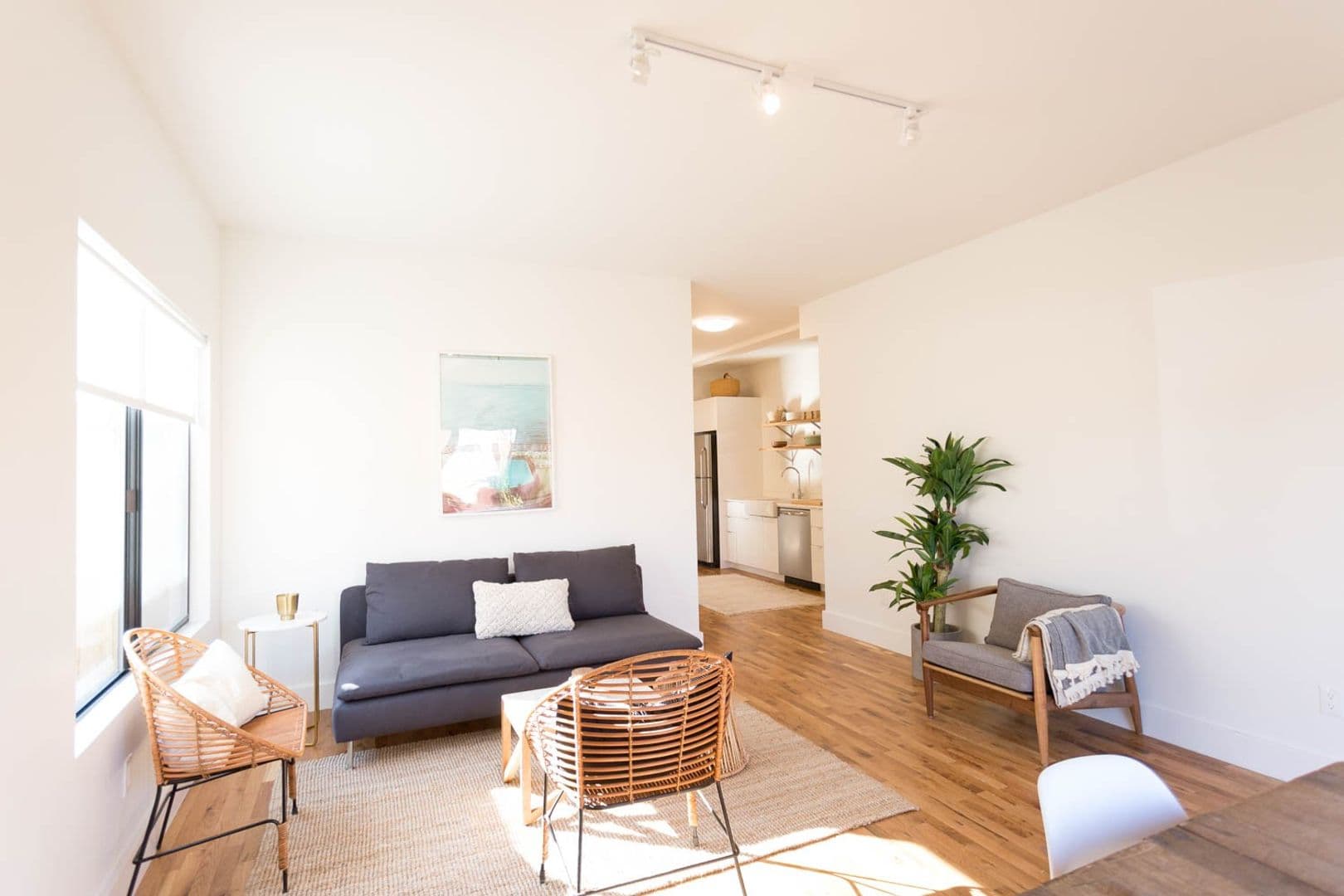 LOS ANGELES Apartment: 517 N. MADISON AVE