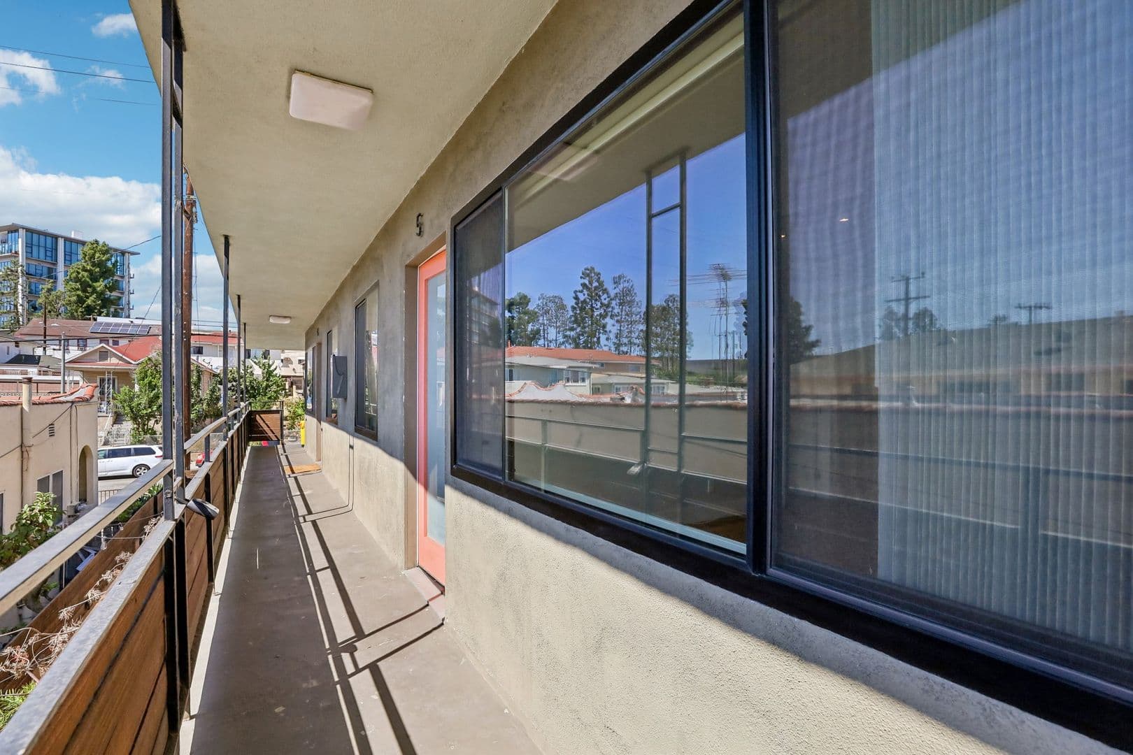 LOS ANGELES Apartment: 832 N. BEAUDRY AVE.