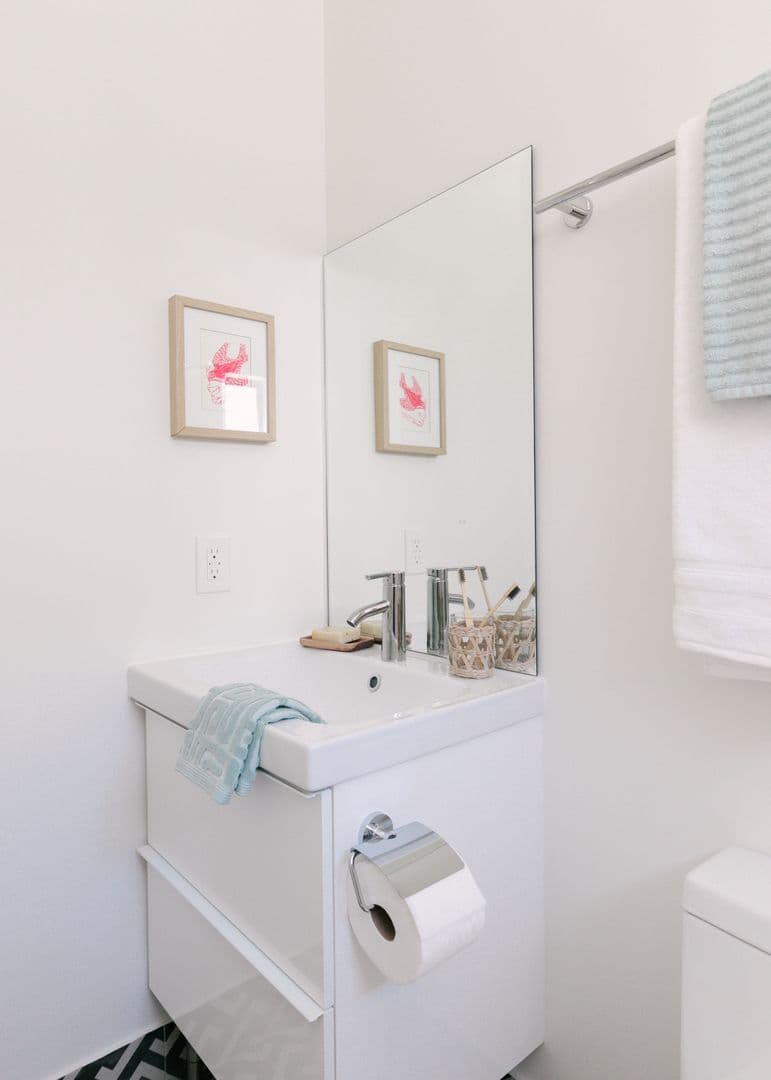 LOS ANGELES Apartment: 513 N HELIOTROPE DR