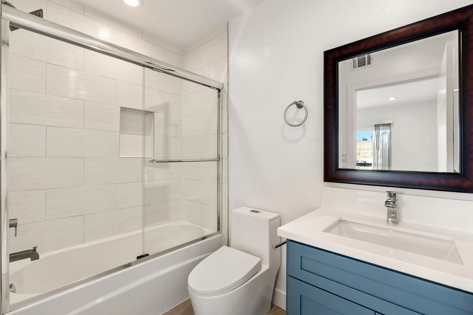LOS ANGELES Apartment: 2414 S WEST VIEW ST